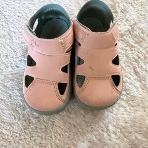 Toddler Close-Toe Pink Sandals with Secure Strap